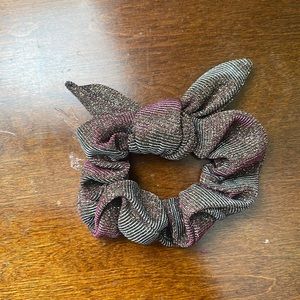 Color shifting Scrunche